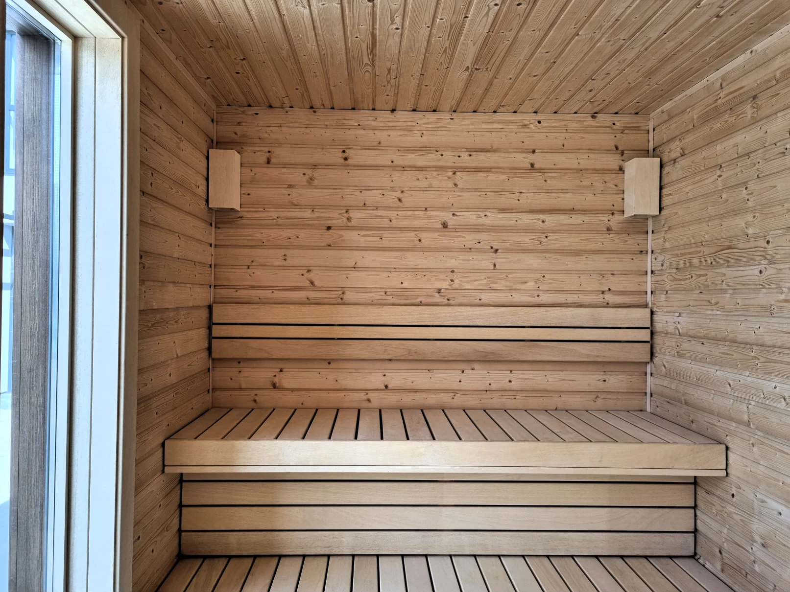 Realizacja nowoczesnej sauny zewnętrznej - zdjęcie 11